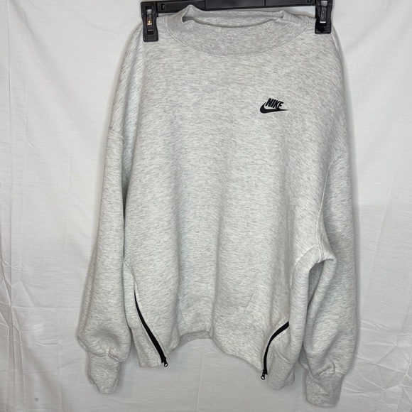 Nike Women’s Light Gray Crewneck Sweater - Picture 1 of 2